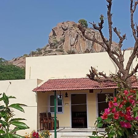 Jawai Balwant Villas Bijapur  Buitenkant foto